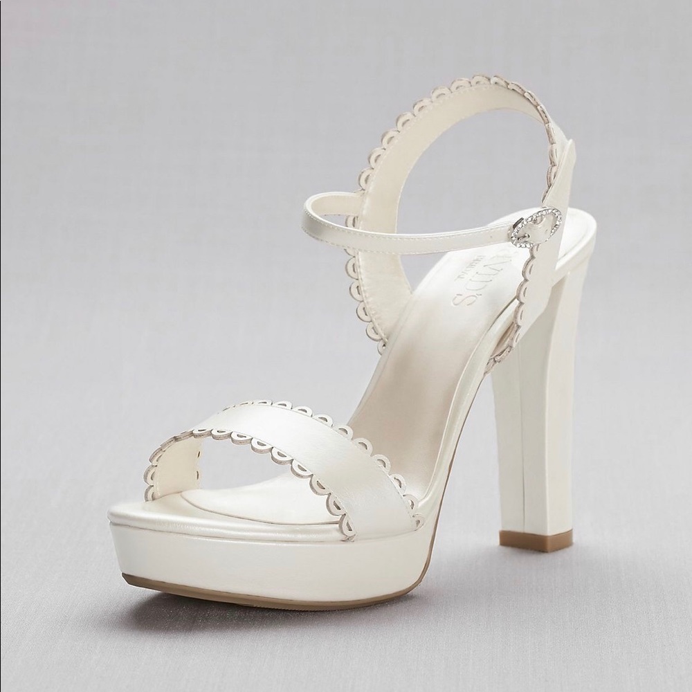 NEW Davids Bridal Pearlized Platform Sandals